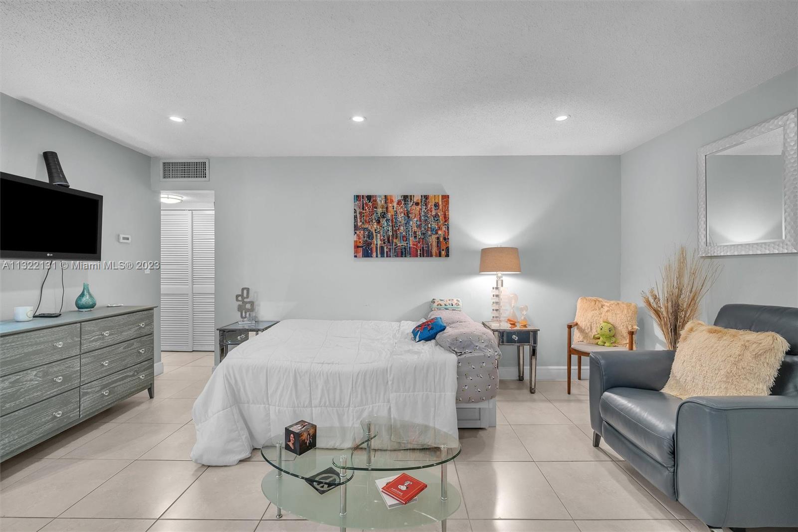 Photo 7 of 21 of 7711 SW 56th St 202A condo
