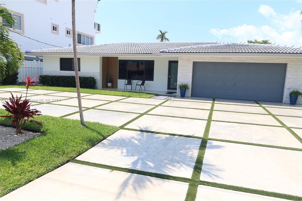 Photo of 2564 SE 10th Ct, Pompano Beach, FL 33062 (MLS # A11591738)