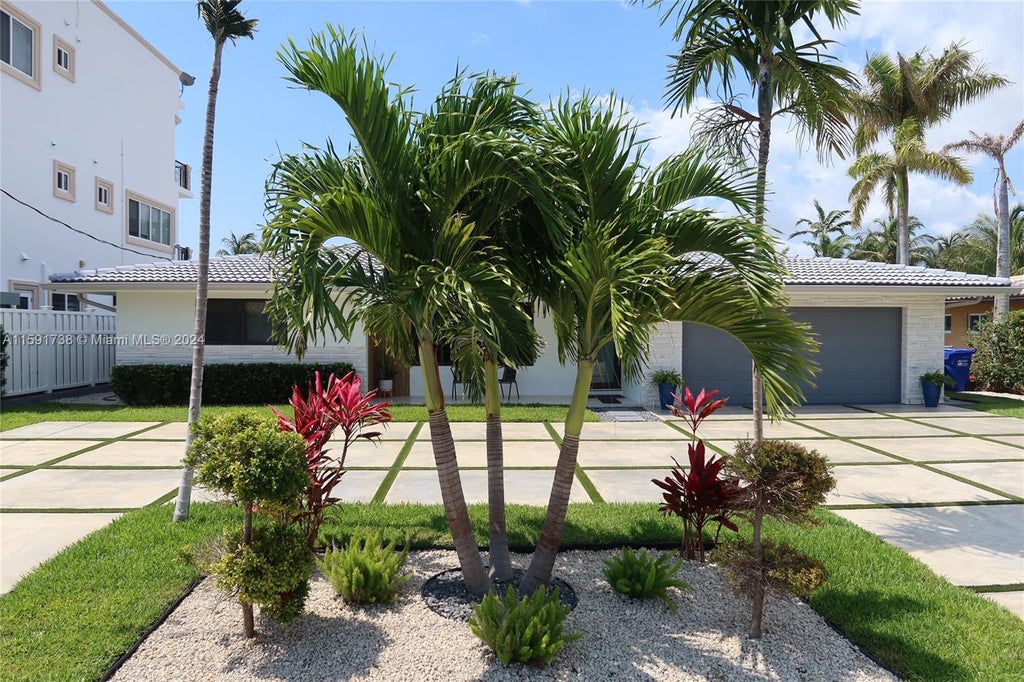 Photo of 2564 SE 10th Ct, Pompano Beach, FL 33062 (MLS # A11591738)