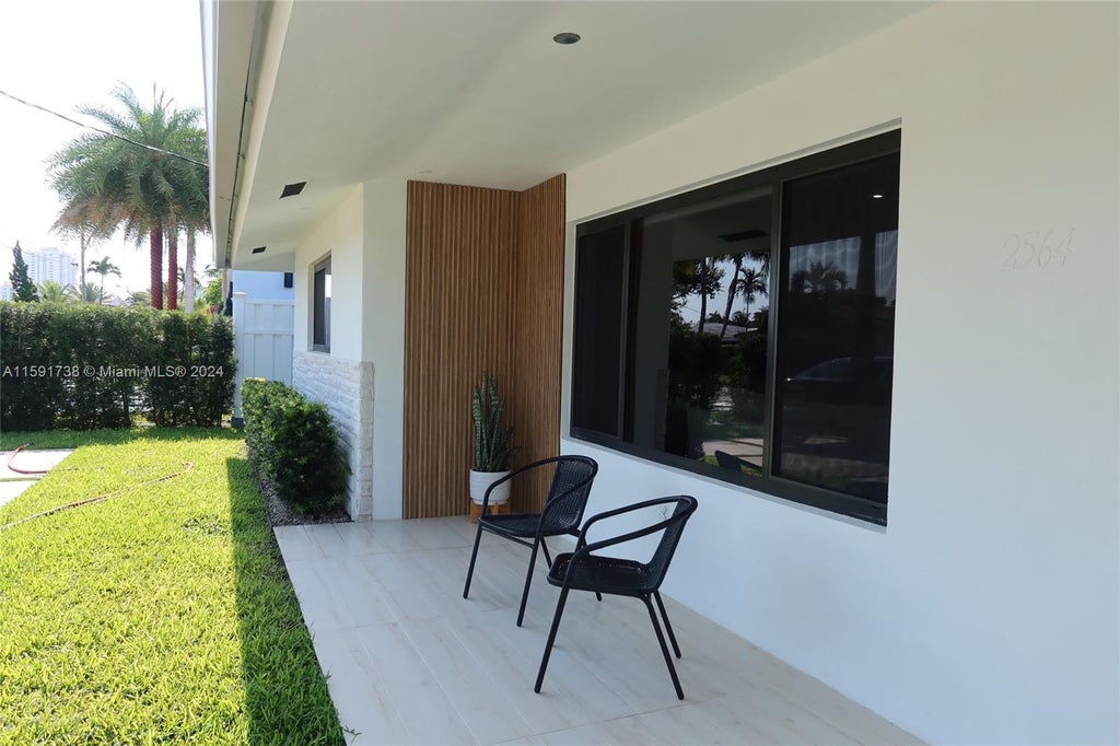 Photo of 2564 SE 10th Ct, Pompano Beach, FL 33062 (MLS # A11591738)