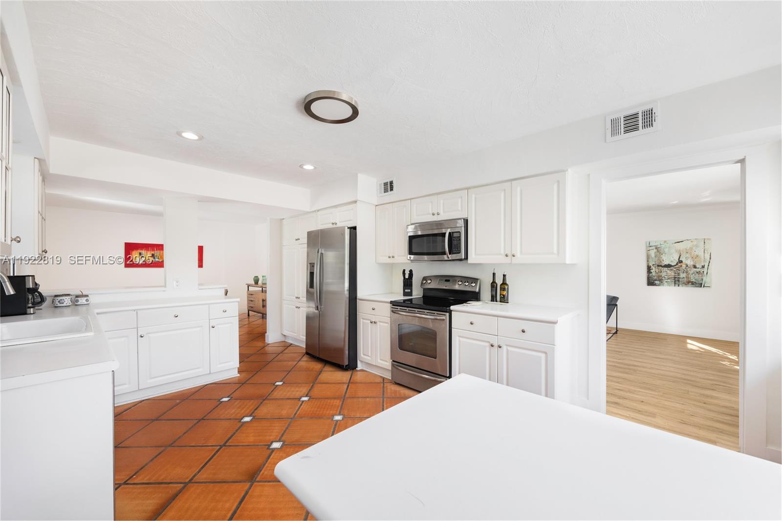 7880 SW 132nd St, Pinecrest, FL, 33156/$1,395,000 4 7880 SW 132nd St