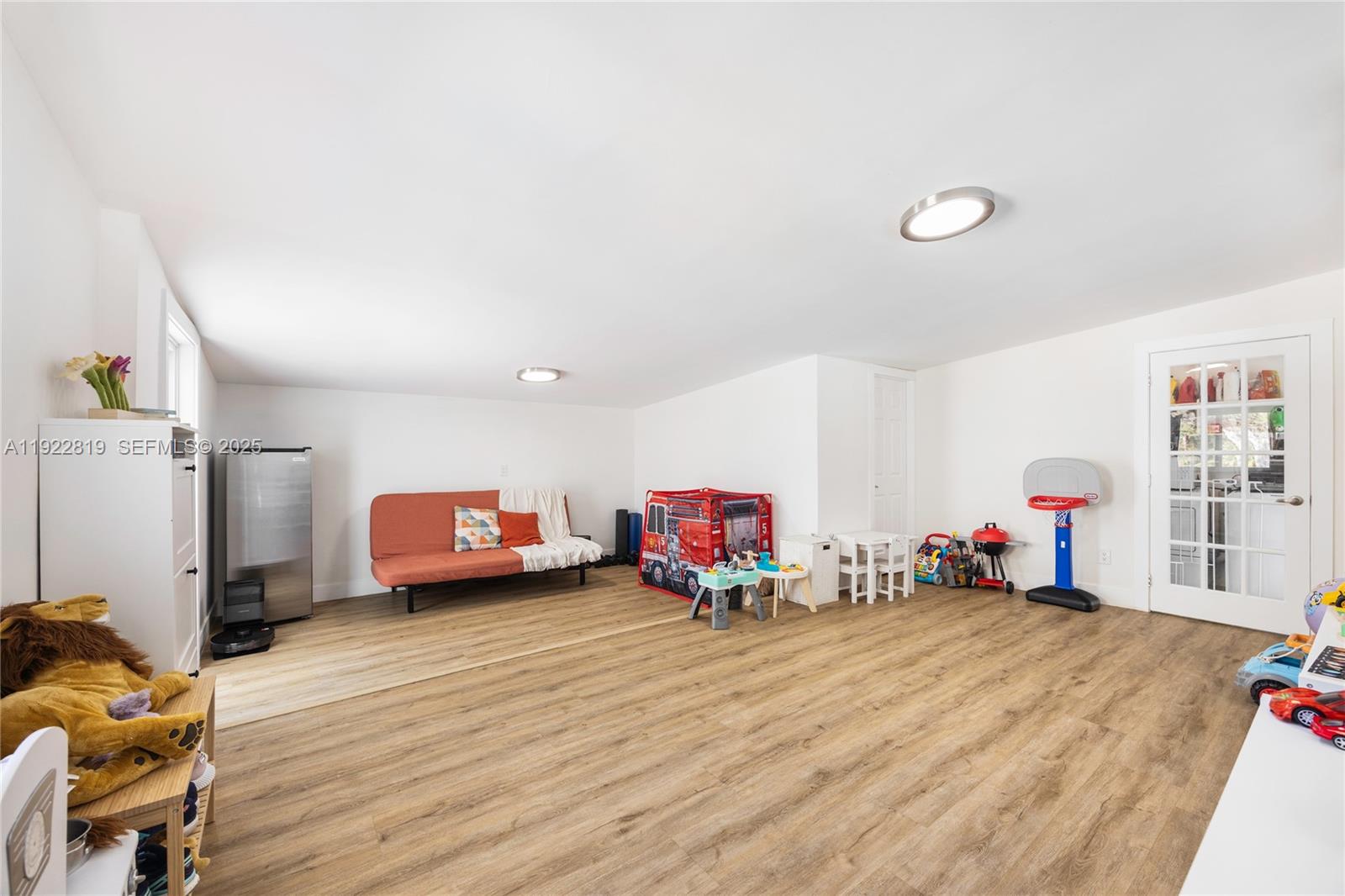 VILLAGE GROVE - Residential