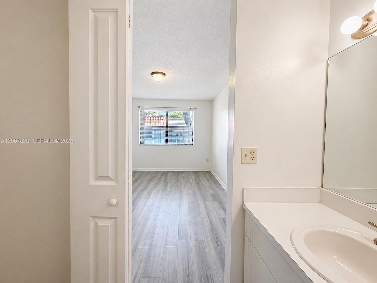 BANYAN TREE FIVE CONDO - Residential