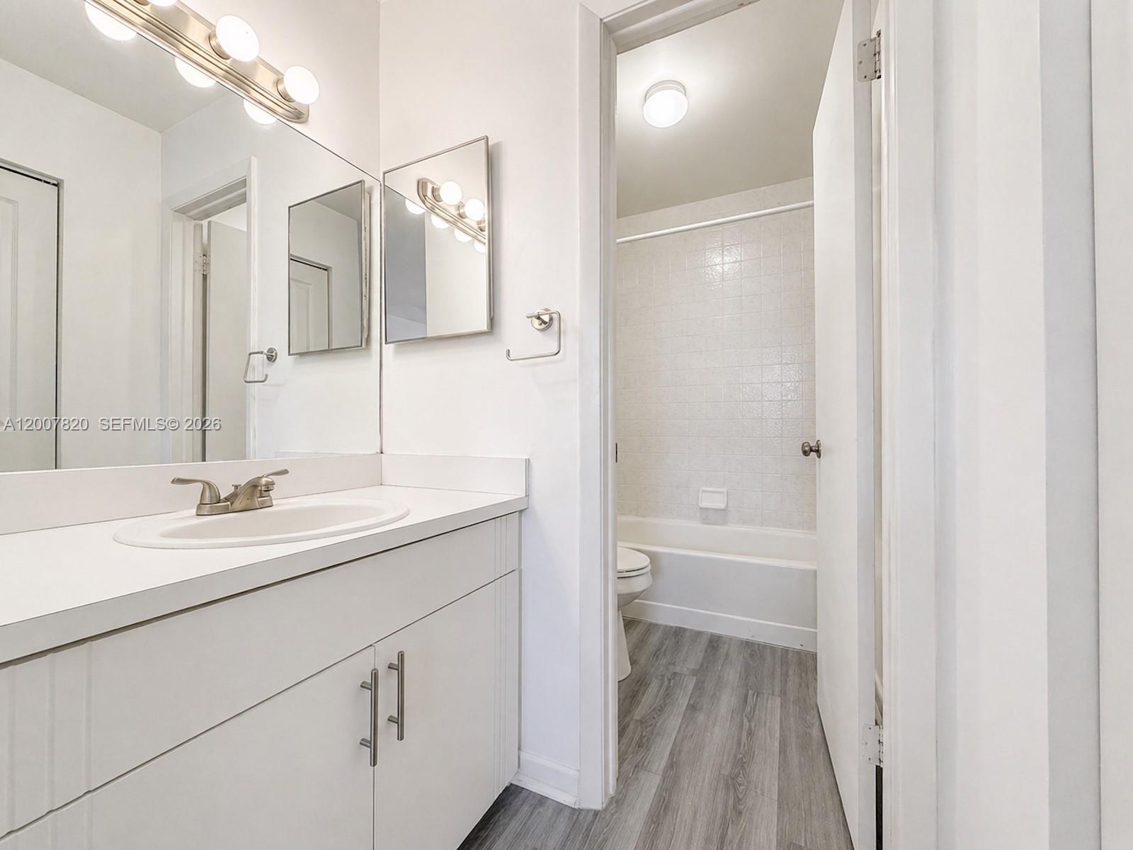 BANYAN TREE FIVE CONDO - Residential