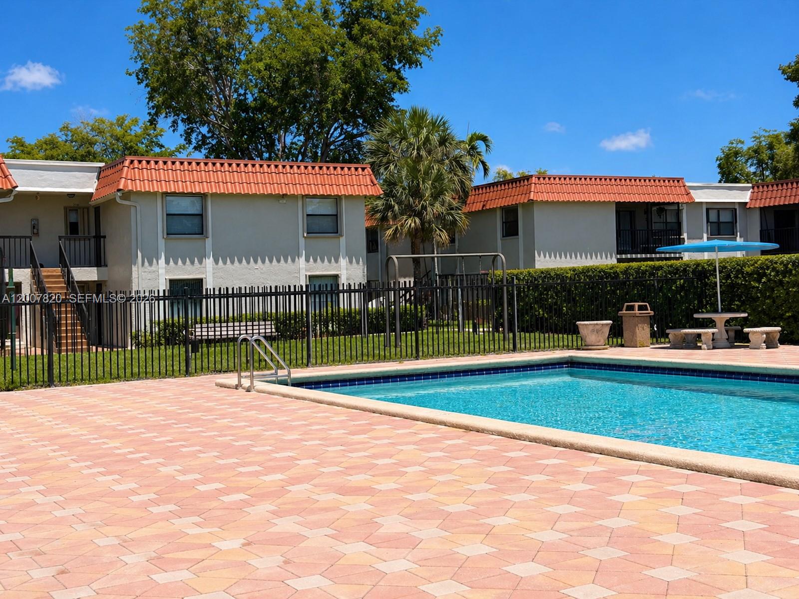 BANYAN TREE FIVE CONDO - Residential