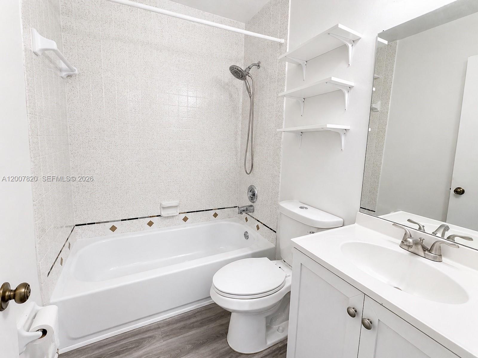 BANYAN TREE FIVE CONDO - Residential