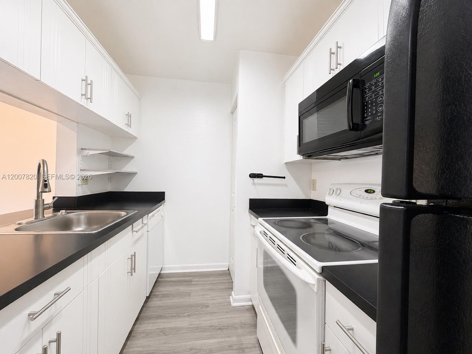 BANYAN TREE FIVE CONDO - Residential