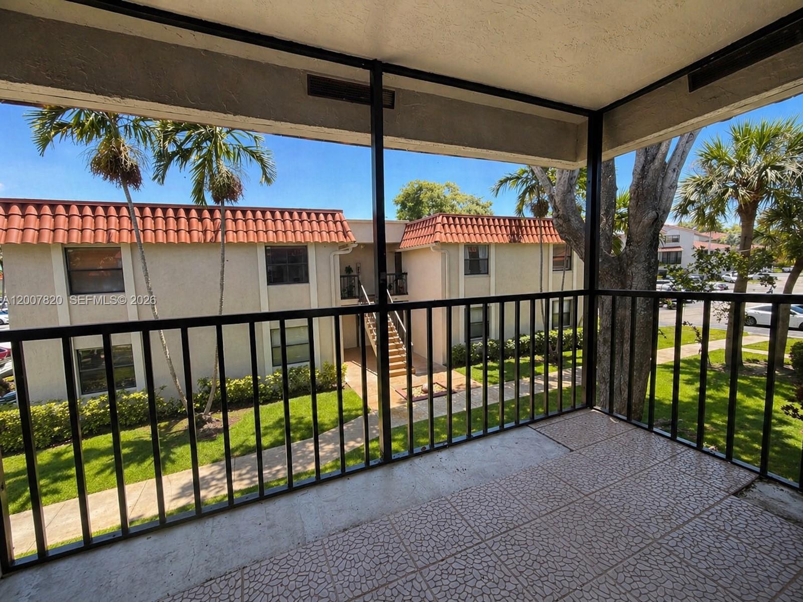 BANYAN TREE FIVE CONDO - Residential