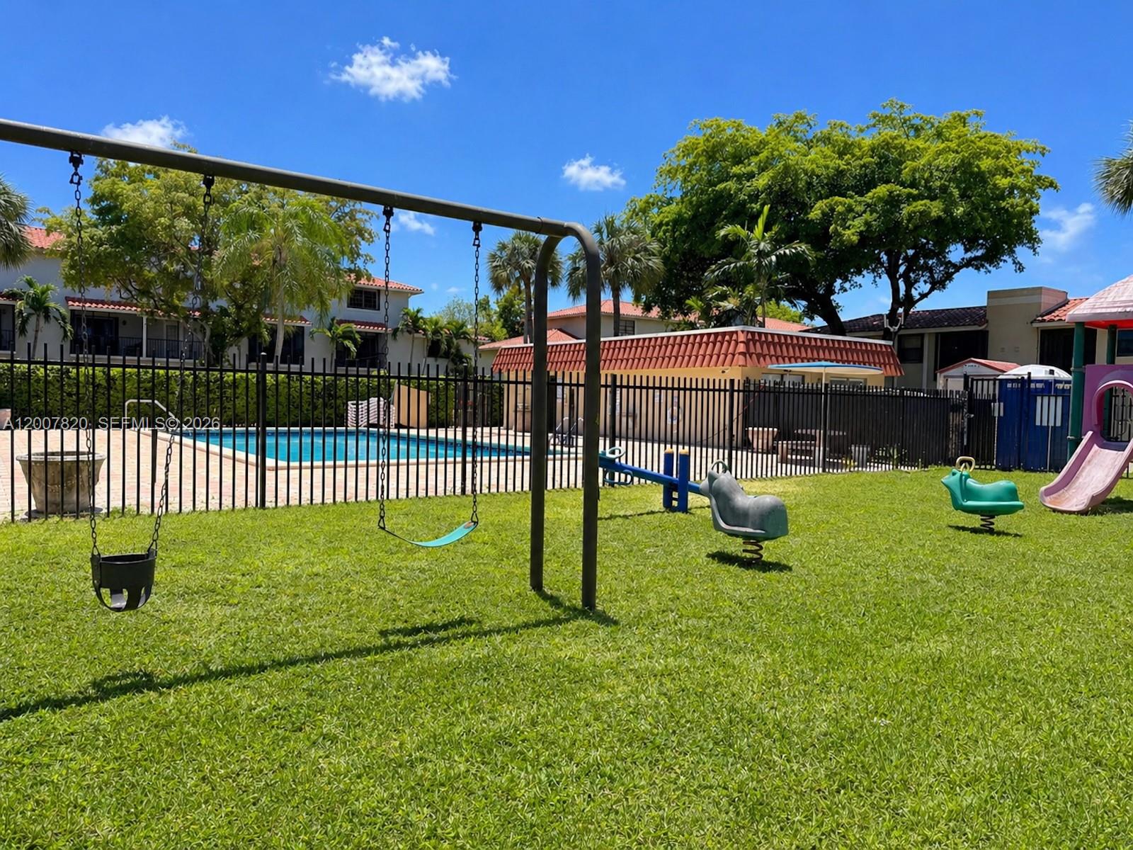 BANYAN TREE FIVE CONDO - Residential