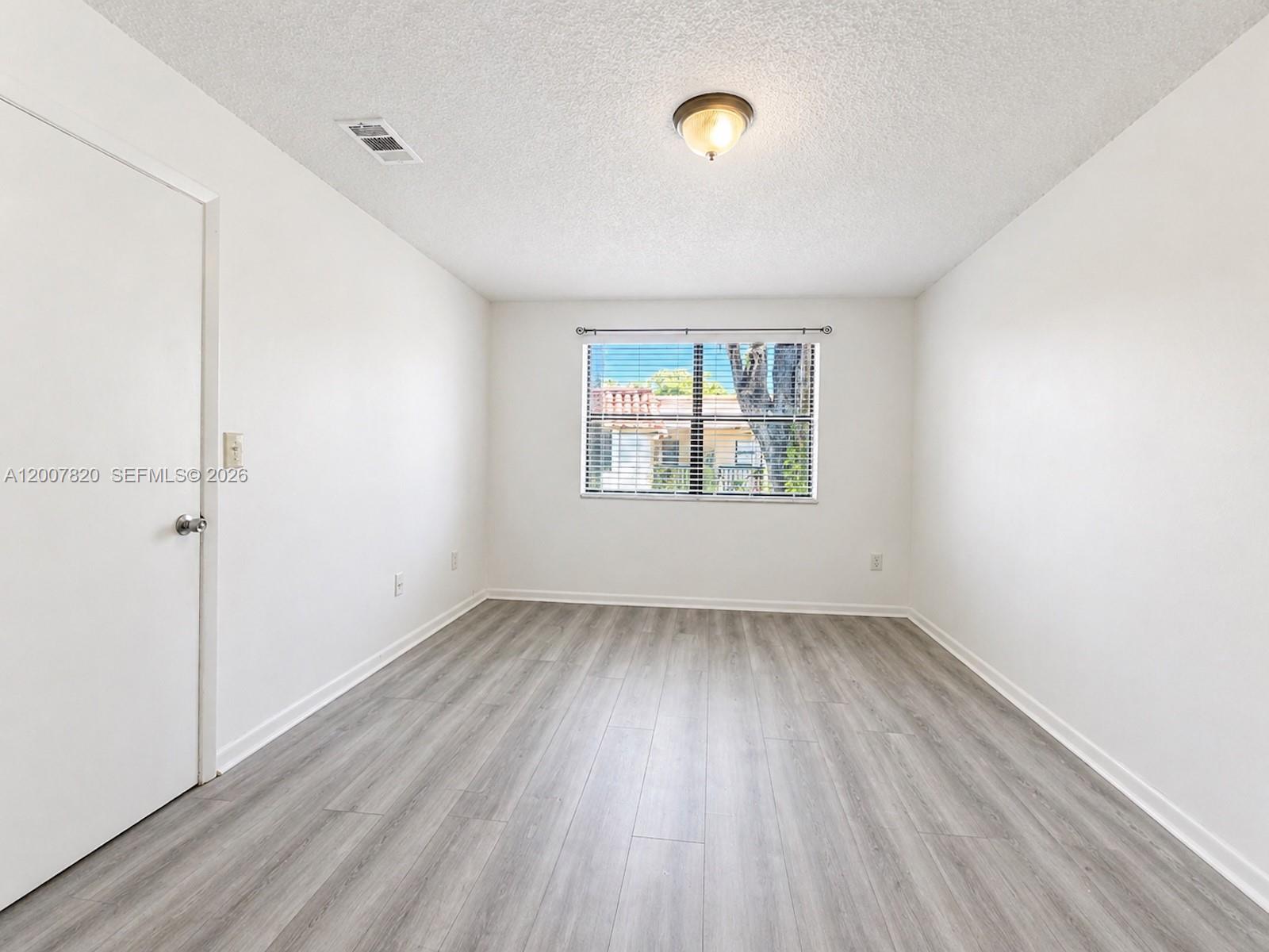 BANYAN TREE FIVE CONDO - Residential