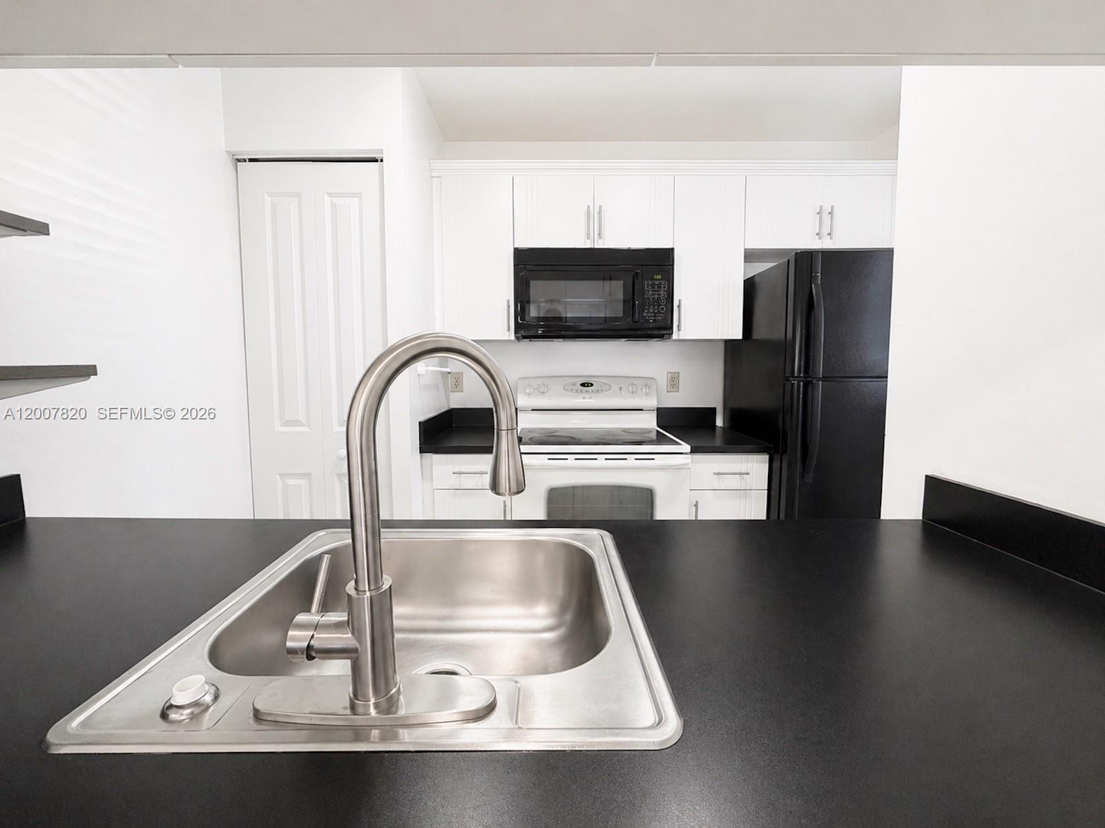 BANYAN TREE FIVE CONDO - Residential