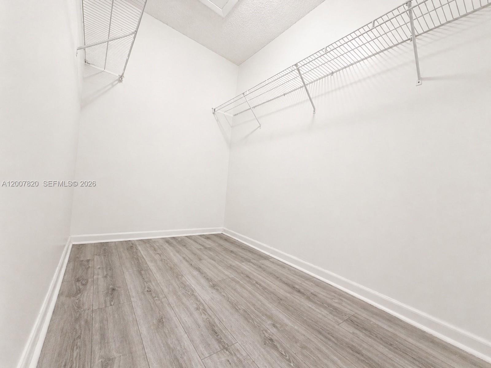 BANYAN TREE FIVE CONDO - Residential