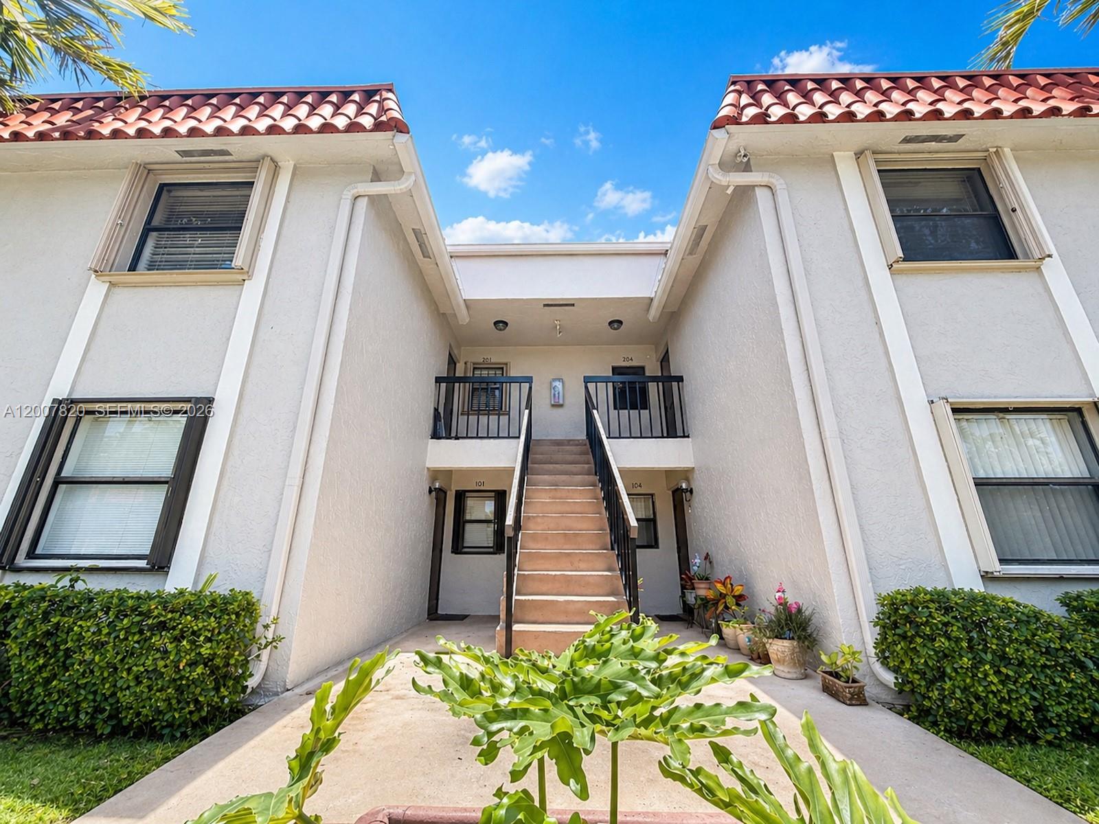 BANYAN TREE FIVE CONDO - Residential