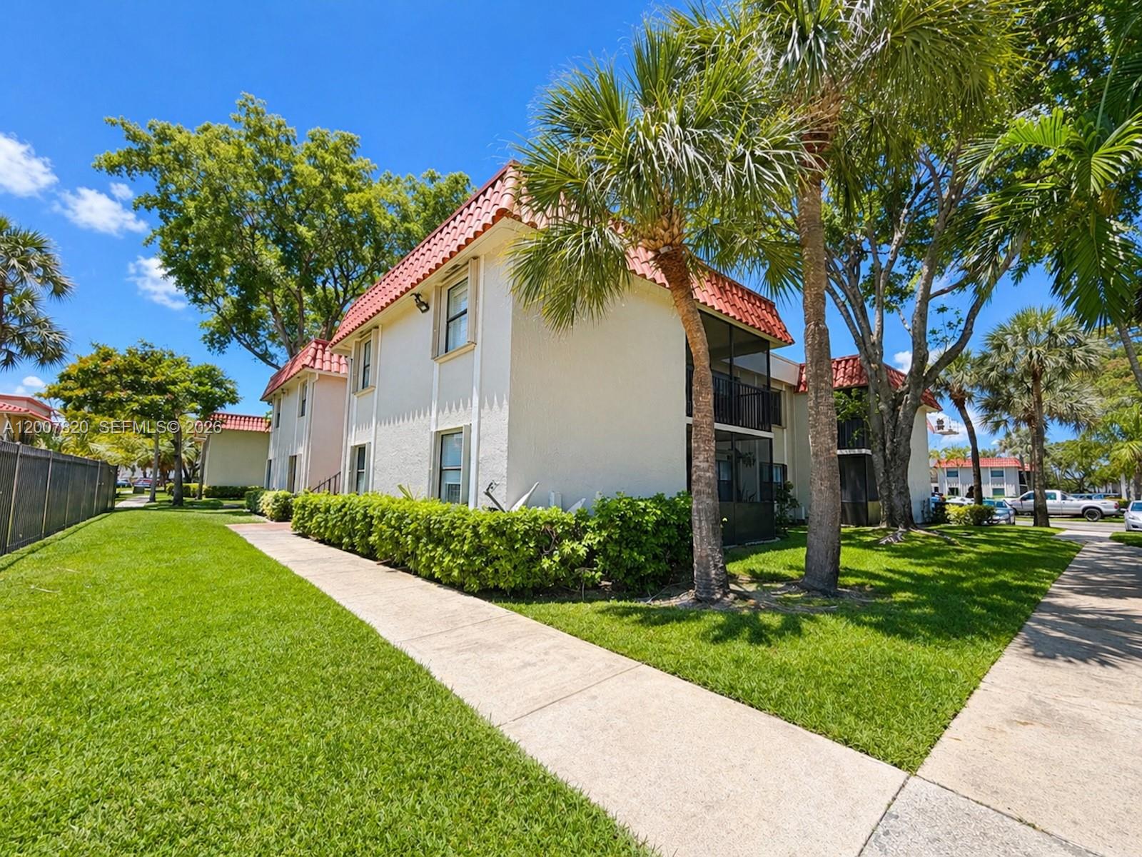 BANYAN TREE FIVE CONDO - Residential