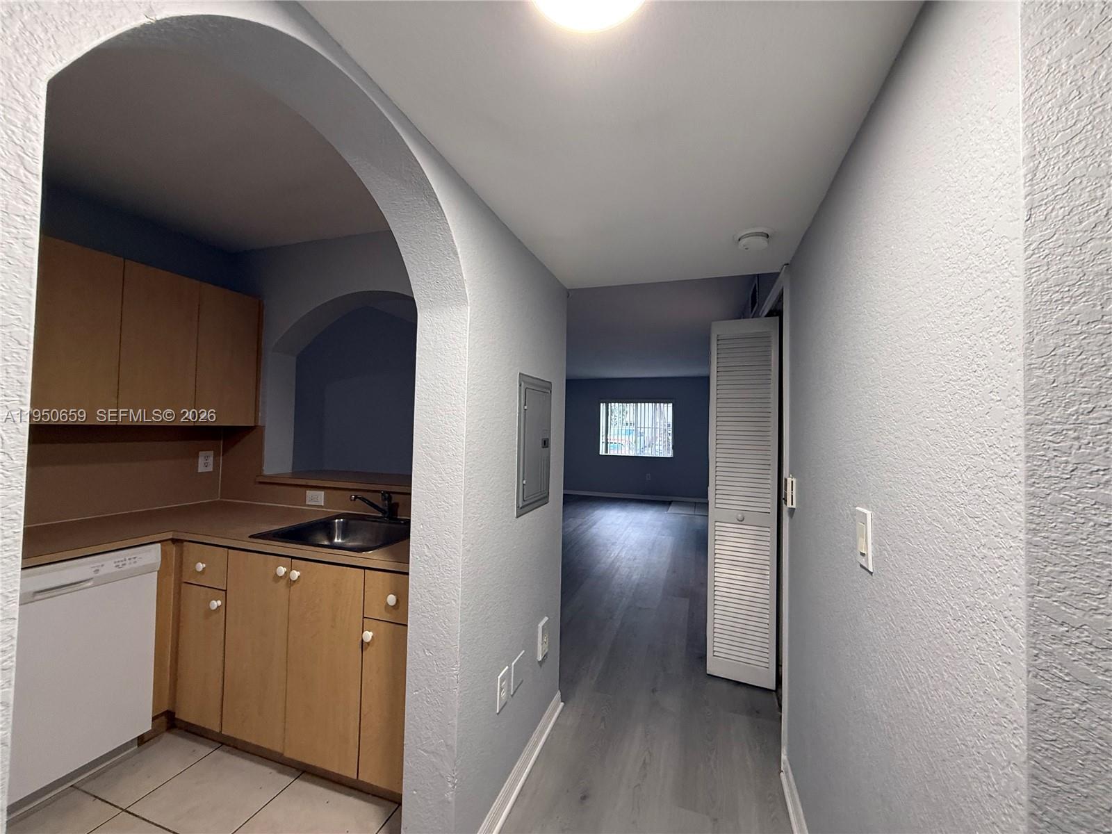 VENETIA GARDENS SOUTH CON - Residential Lease