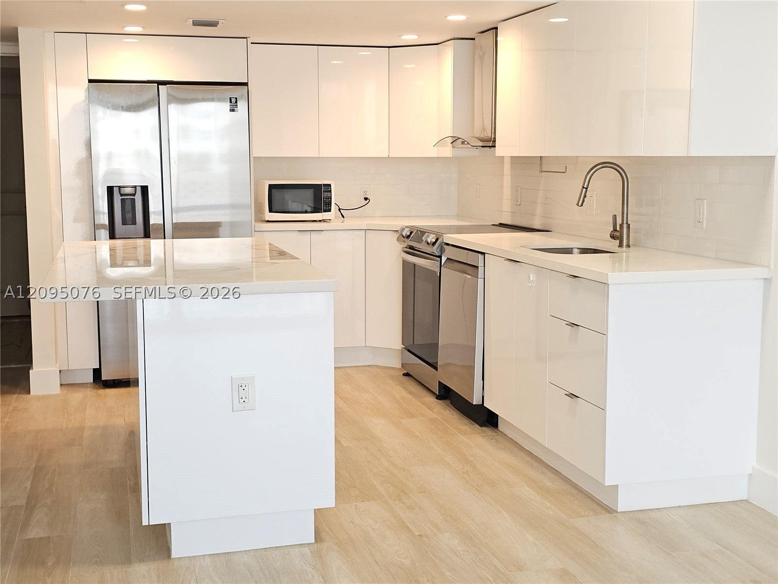 401 Ocean Dr 522