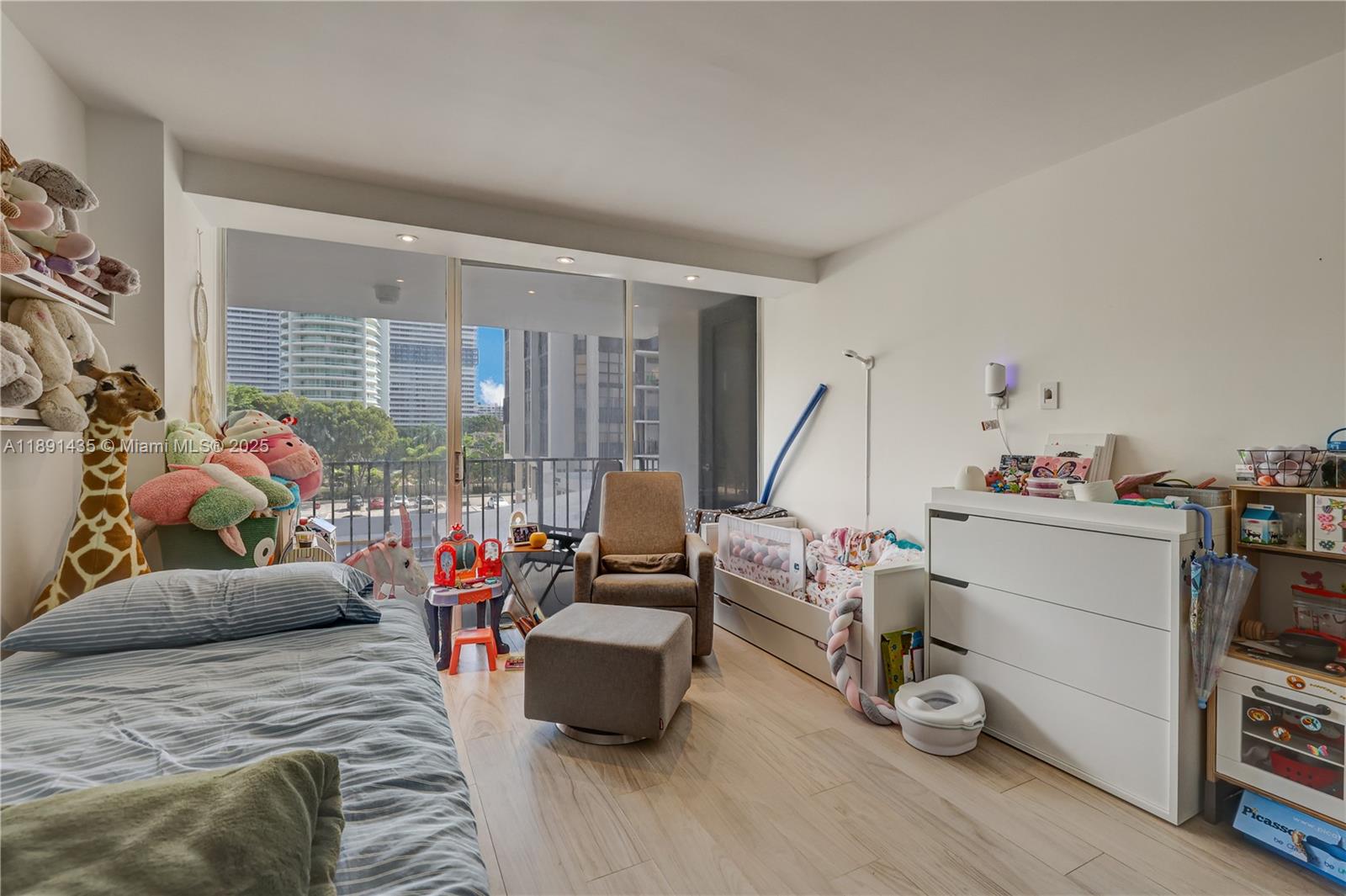 BRICKELL PLACE CONDO - Residential