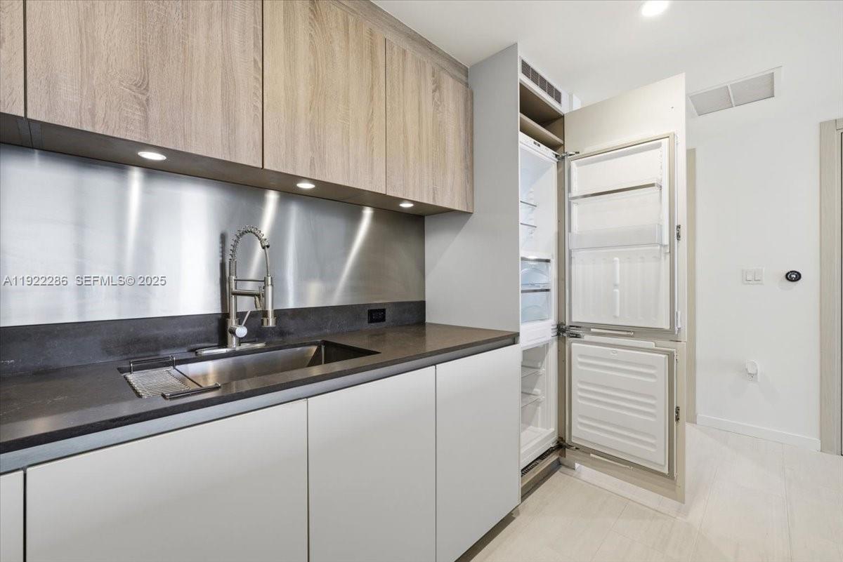 1000 Brickell Plz 3211