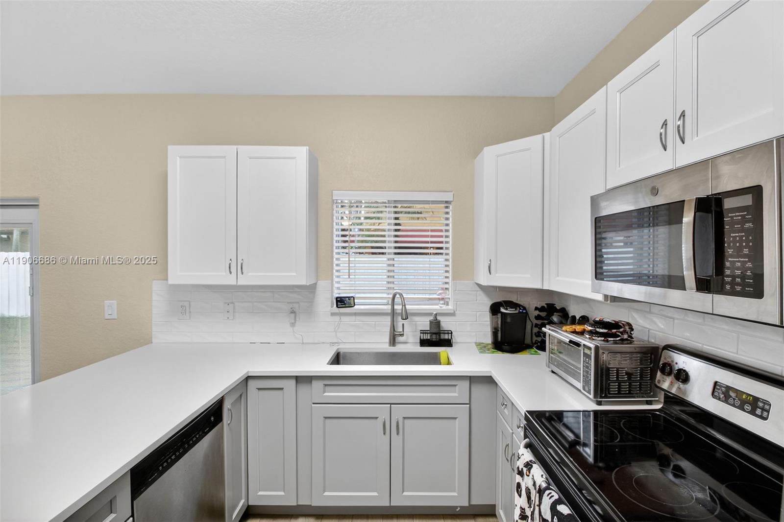 JUSTIN GARDENS - Residential