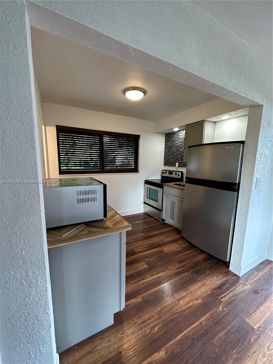301 SE 2nd St 1-3