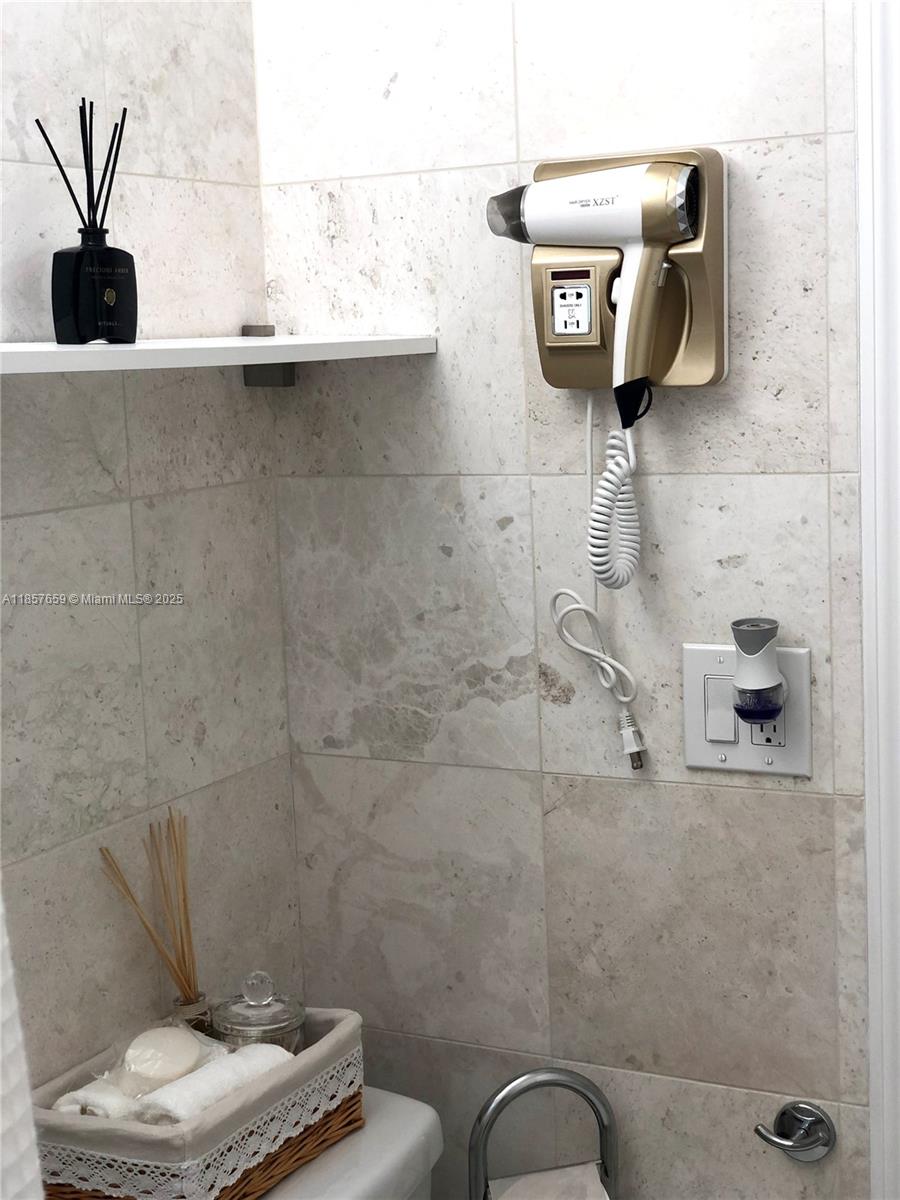 CAMNER MANOR 4TH ADDN - Residential Lease