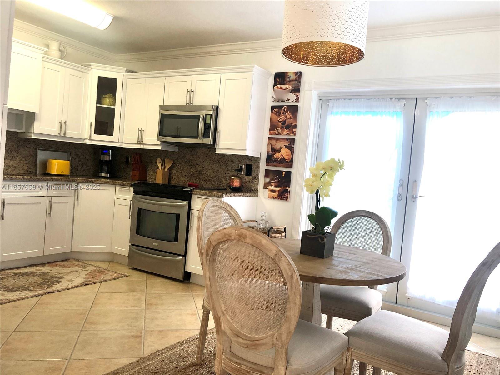 CAMNER MANOR 4TH ADDN - Residential Lease