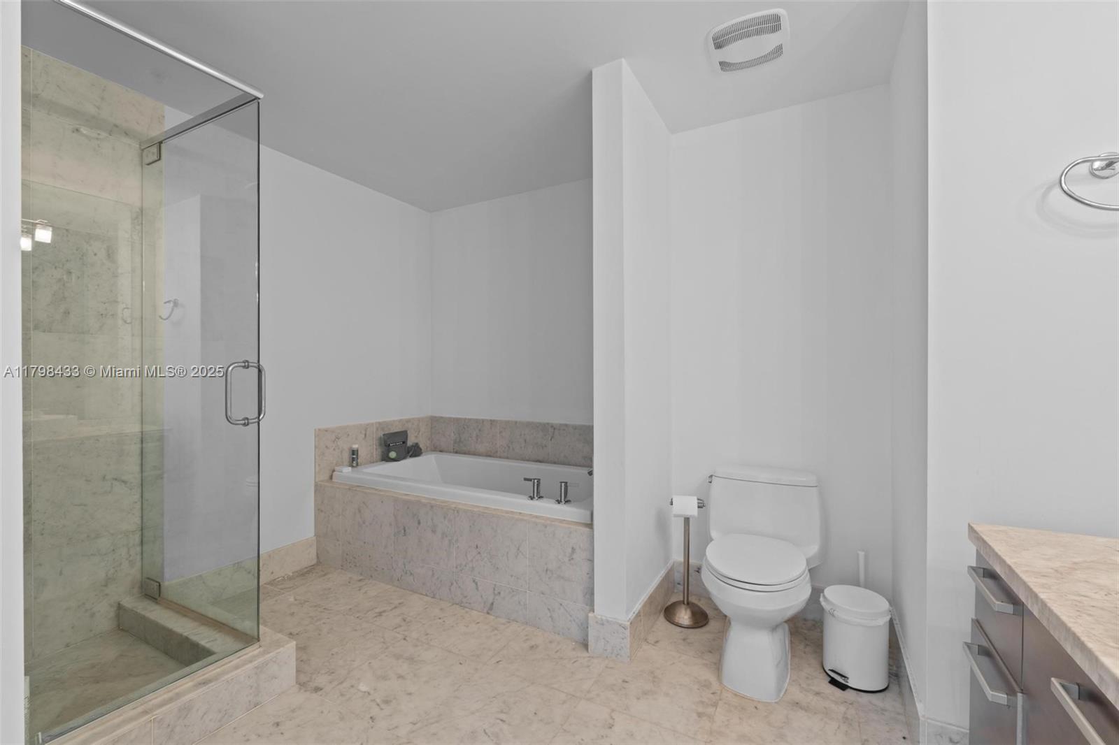 VIZCAYNE SOUTH CONDO - Residential
