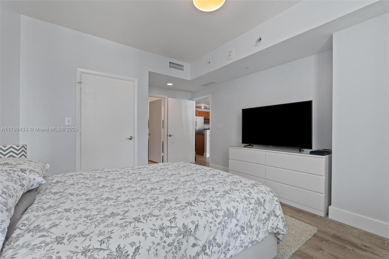 VIZCAYNE SOUTH CONDO - Residential