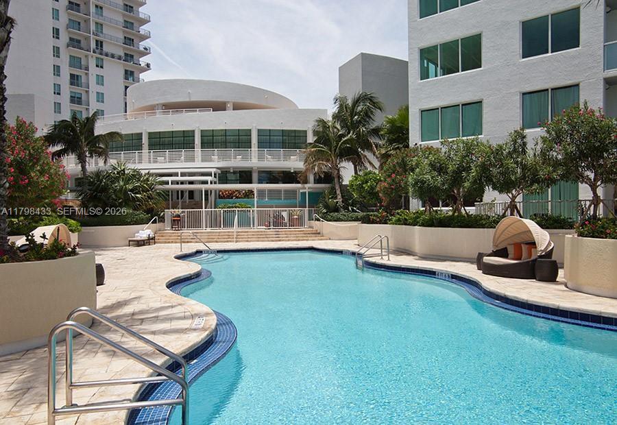 VIZCAYNE SOUTH CONDO - Residential