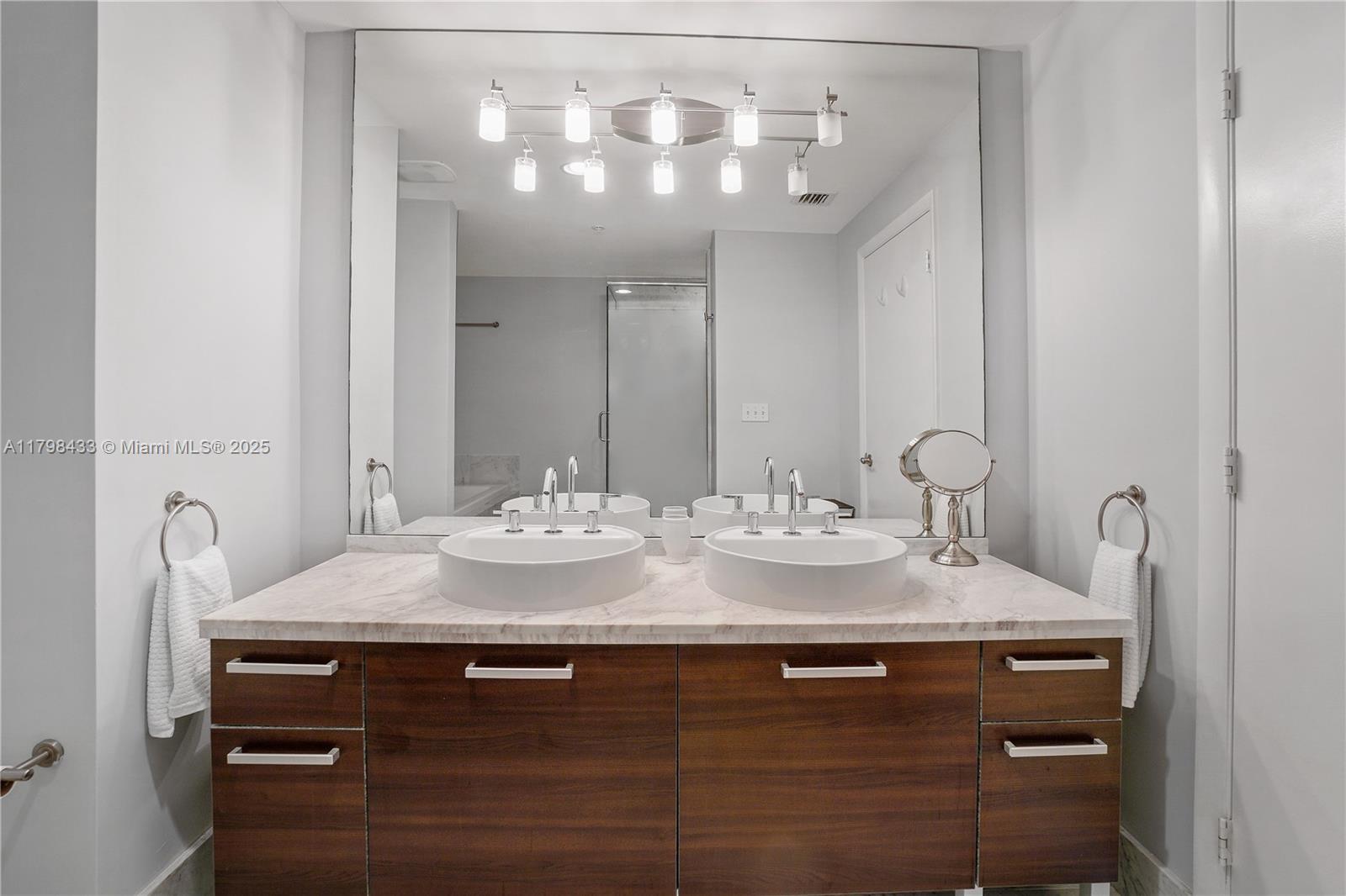 VIZCAYNE SOUTH CONDO - Residential