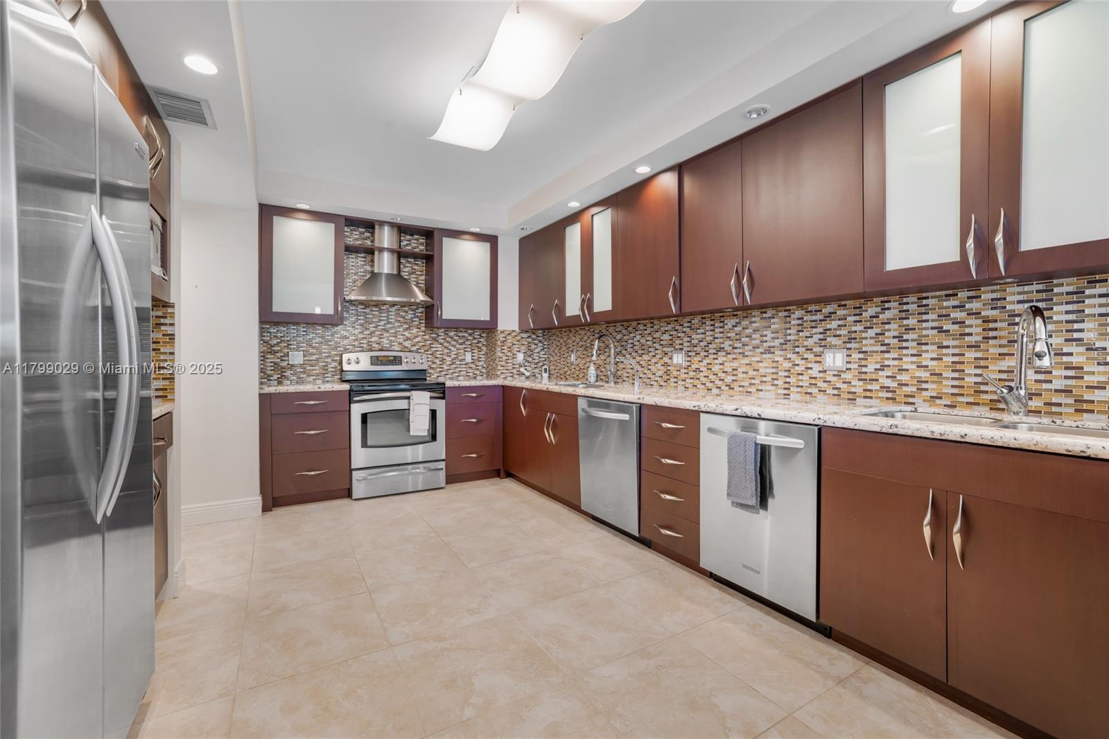 BALMORAL CONDO - Residential