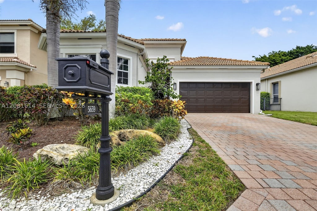 Photo of 5659 Via De La Plata Cir, Delray Beach, FL 33484 (MLS # A12081614)