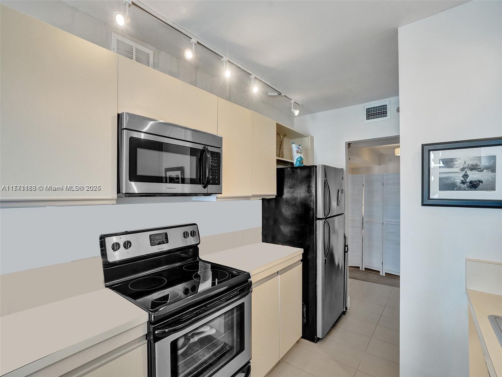 SUMMIT CONDO - Residential