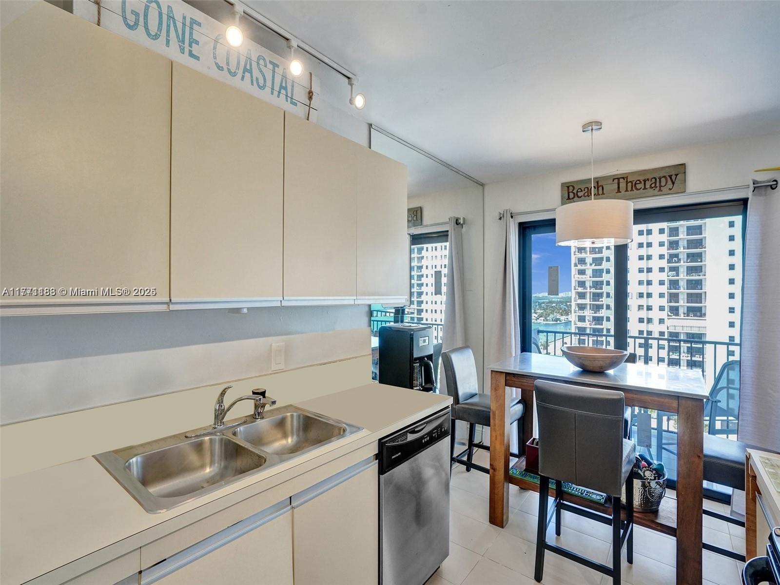 SUMMIT CONDO - Residential