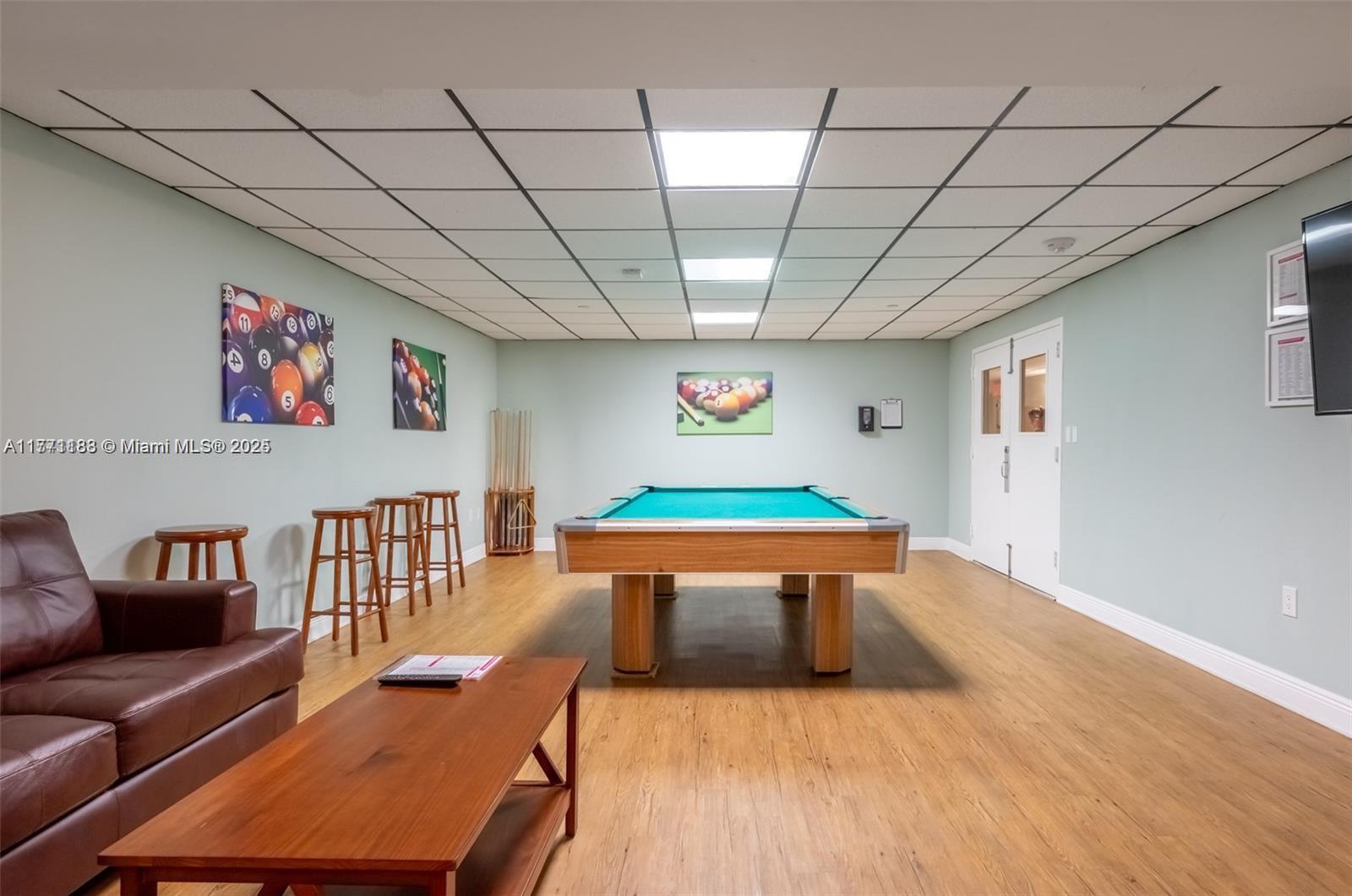 SUMMIT CONDO - Residential