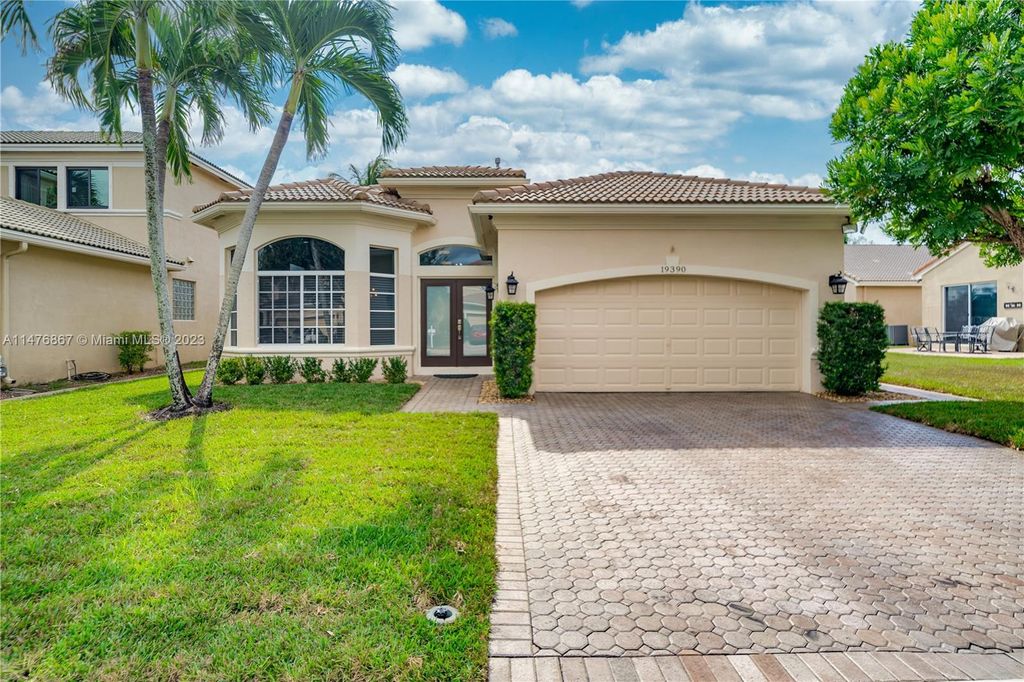 Photo of 19390 SW 61 St, Pembroke Pines, FL 33332 (MLS # A11476867)