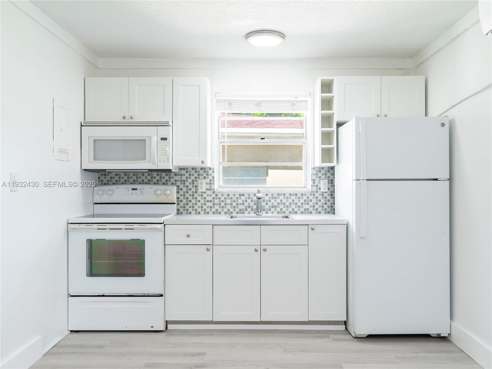 EVERGLADE LAND SALES CO - Residential Lease