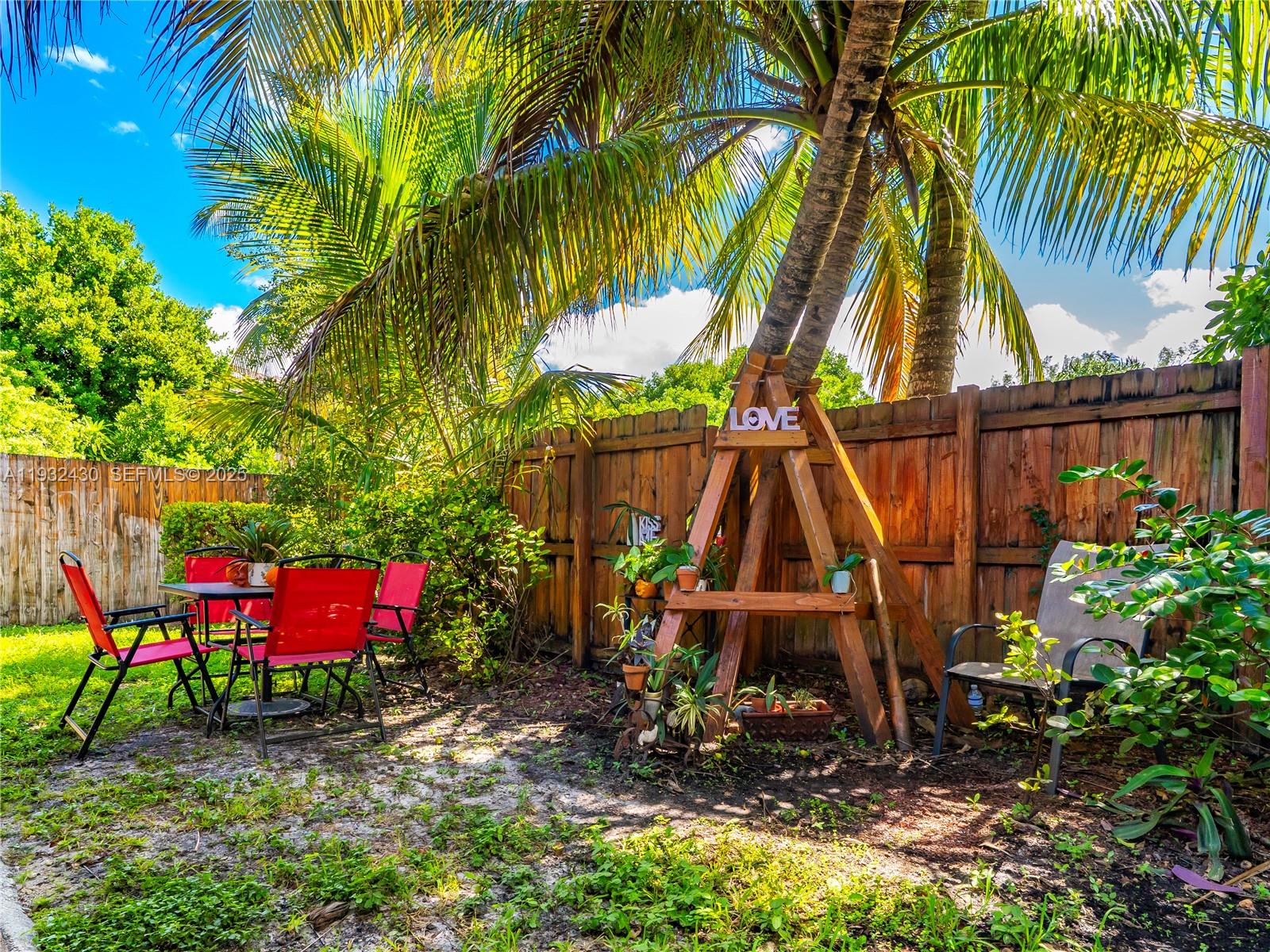 EVERGLADE LAND SALES CO - Residential Lease