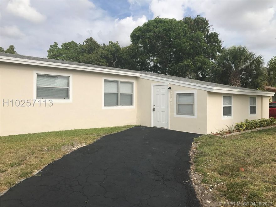 SINGLE FAMILY WITH 3 BEDROOMS AND 2 BATHROOMS. SPACIOUS LIVING ROOM, GREAT FOR FAMILES. MANY FRUIT TREES. LOTS OF POTENTIAL. PROPERTY IS LOCATED NEAR SHOPPING CENTERS AND SCHOOLS. CLOSE TO ALL MAJOR HIGHWAYS AND AIRPORTS. GREAT OPPORTUNITY