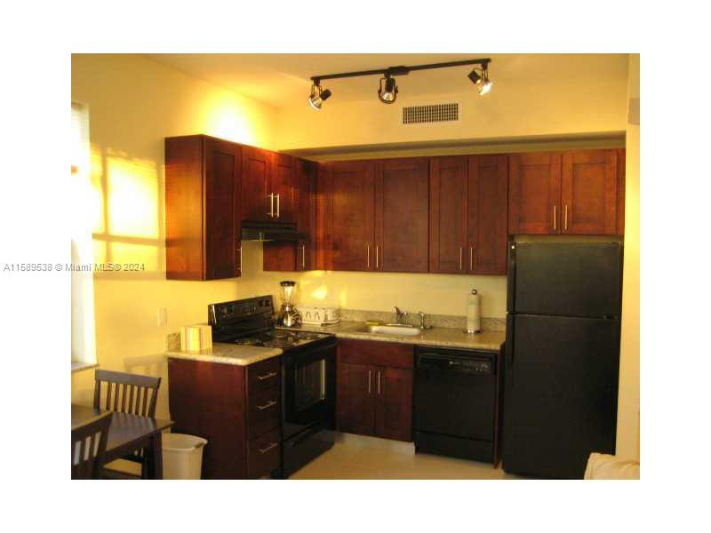 11 54 41 FIRST WESTMORELA - Residential Lease