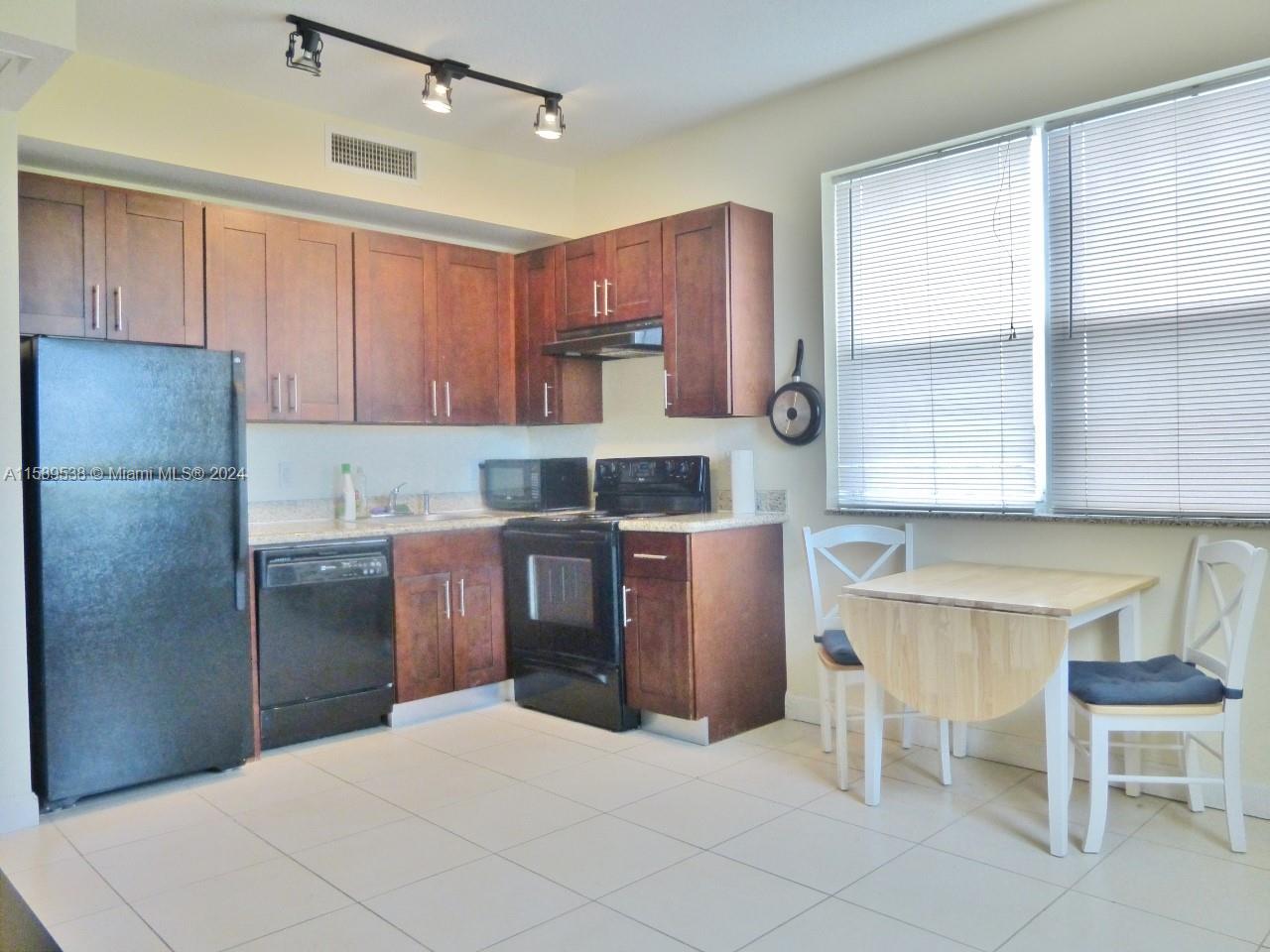 11 54 41 FIRST WESTMORELA - Residential Lease