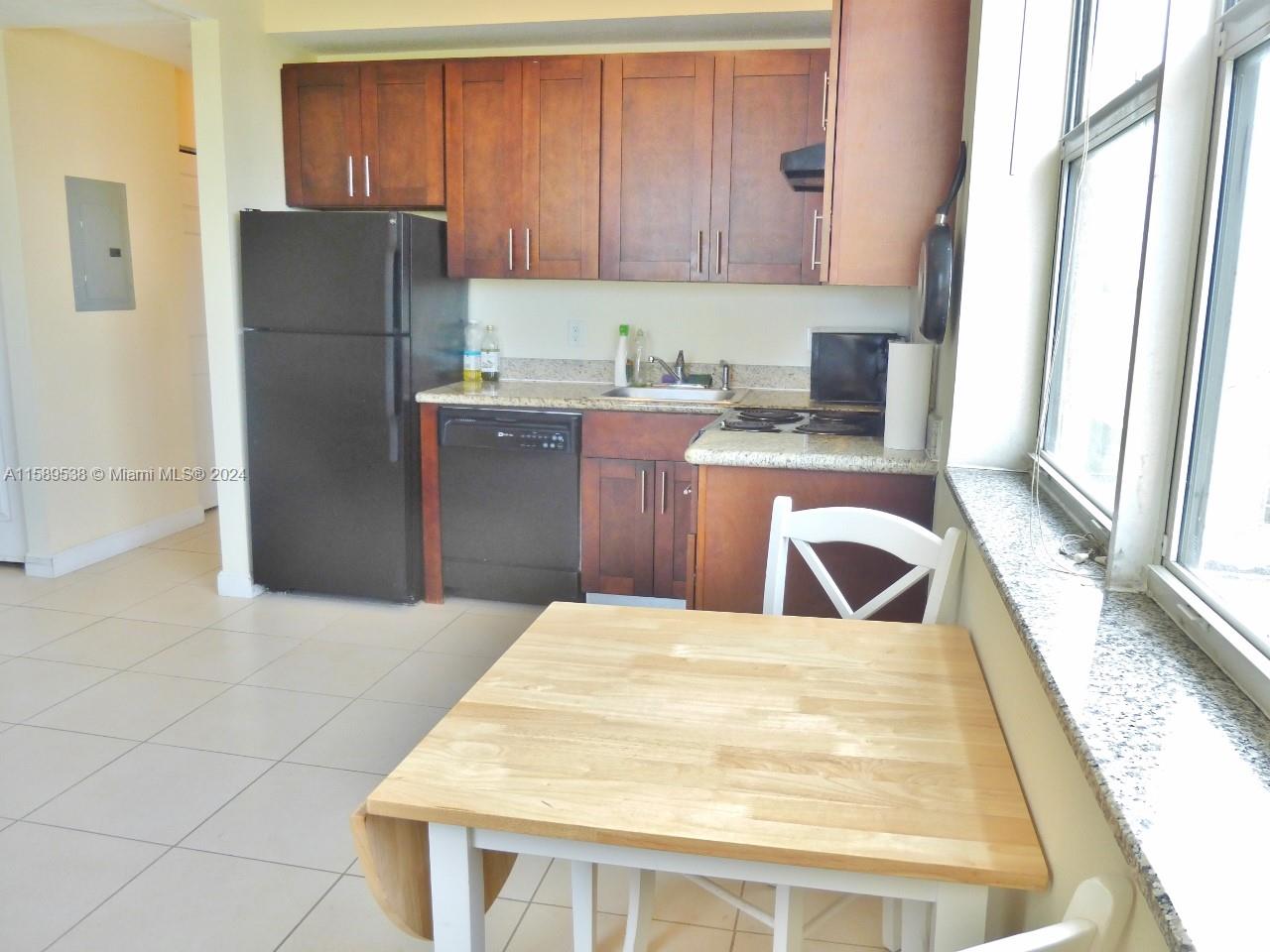 11 54 41 FIRST WESTMORELA - Residential Lease