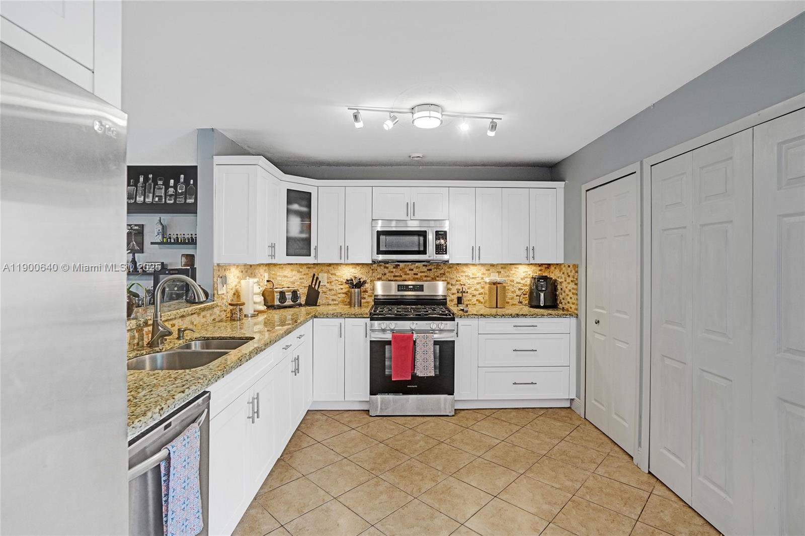 DEERWOOD VILLAS SEC 3 REP - Residential