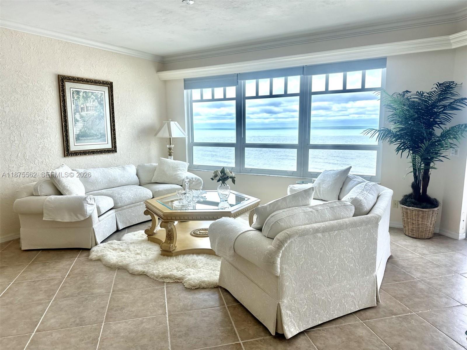 BAREFOOT BEACH CLUB - Residential