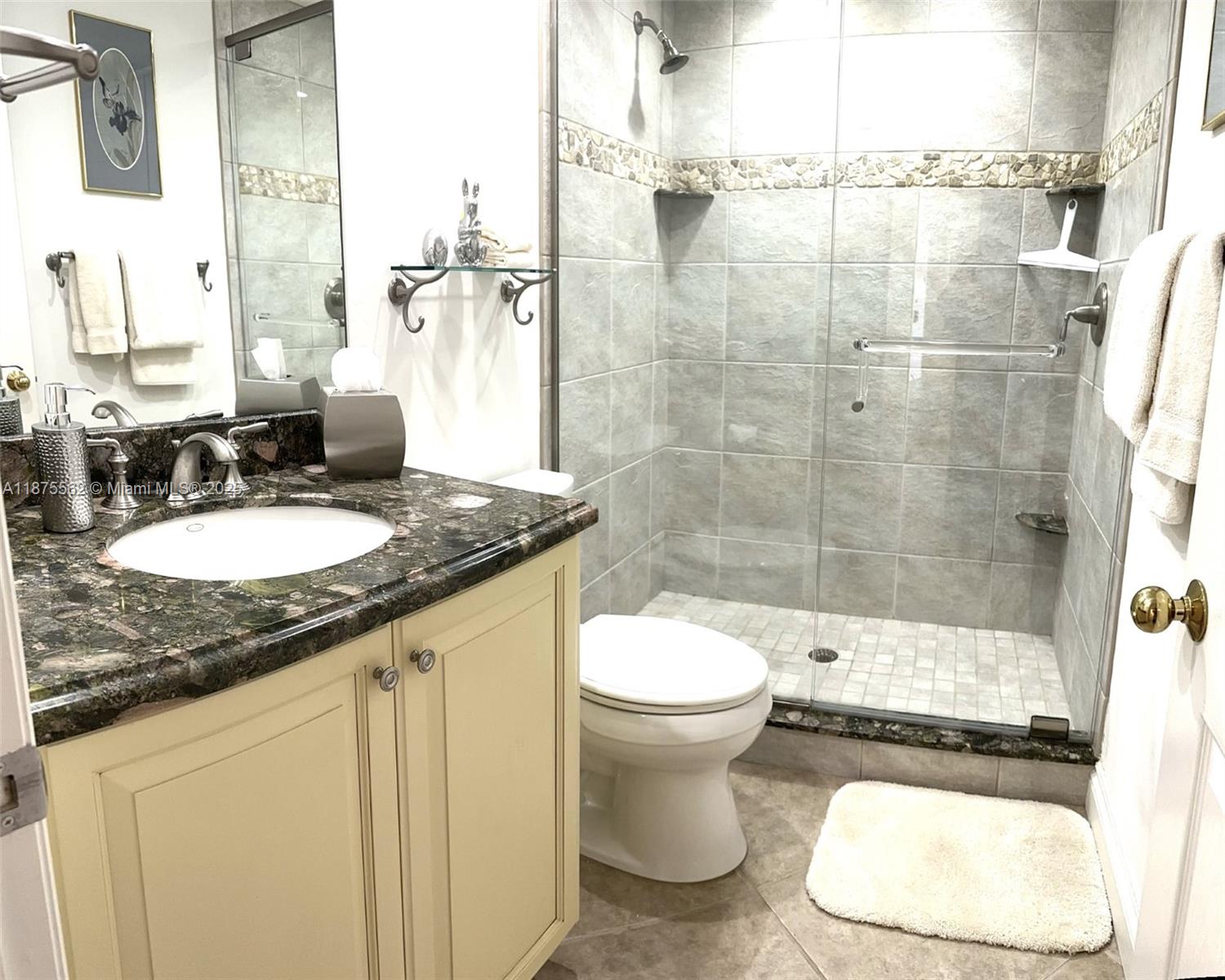 BAREFOOT BEACH CLUB - Residential