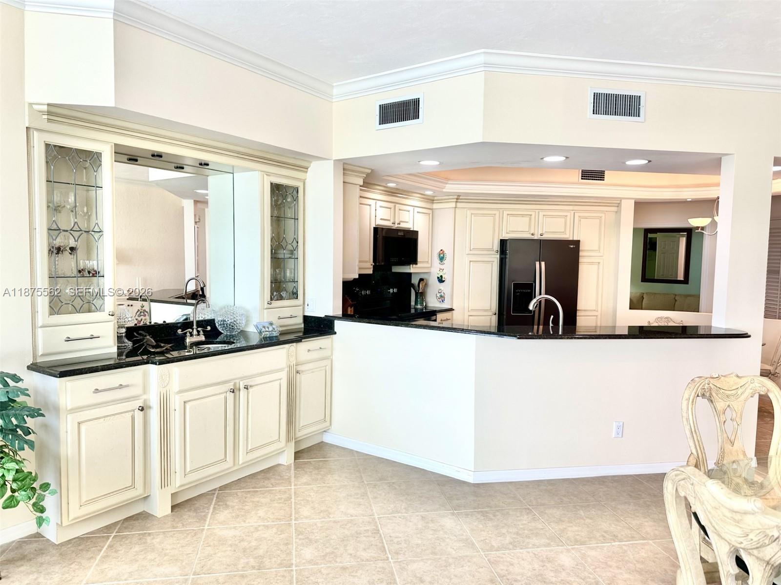 BAREFOOT BEACH CLUB - Residential
