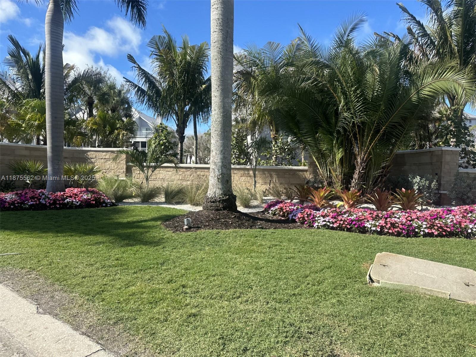 BAREFOOT BEACH CLUB - Residential