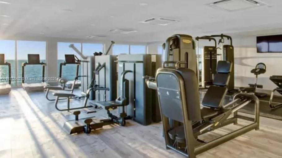 BAREFOOT BEACH CLUB - Residential