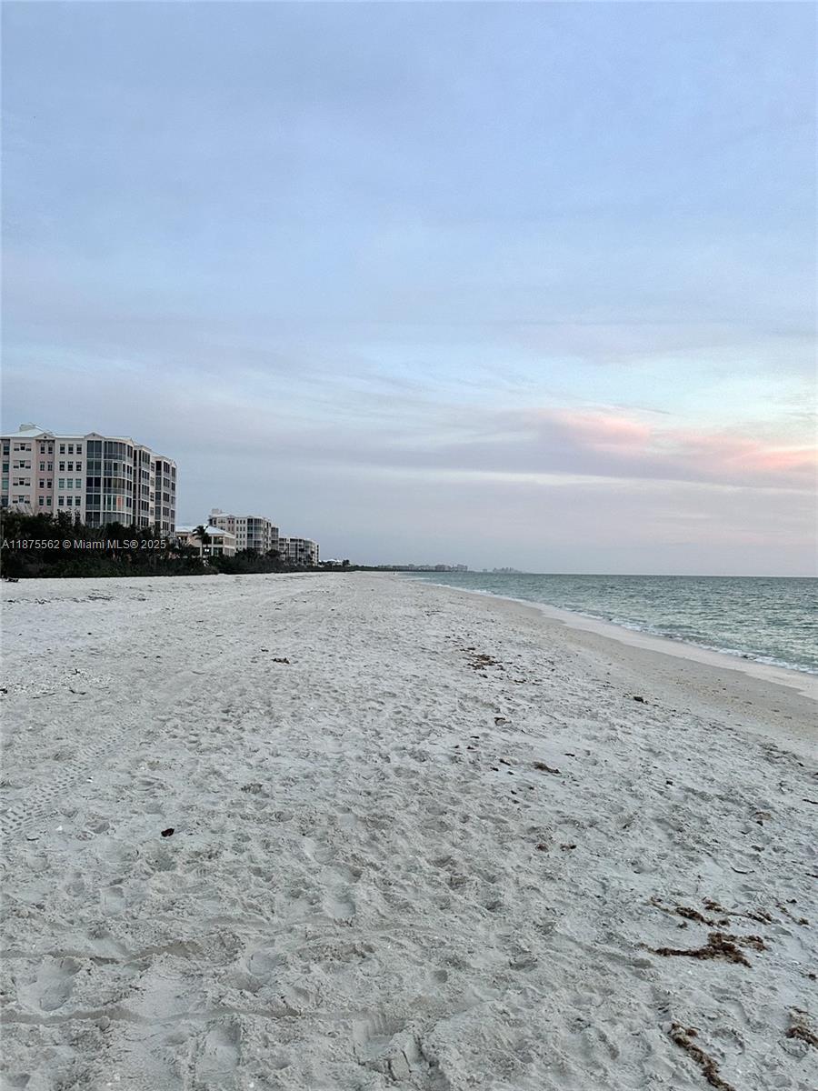 BAREFOOT BEACH CLUB - Residential