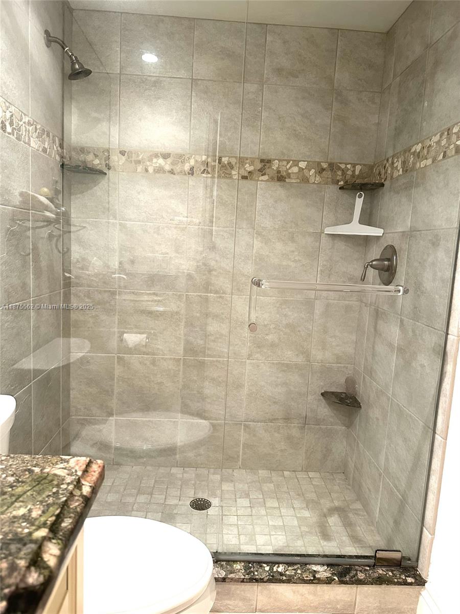 BAREFOOT BEACH CLUB - Residential